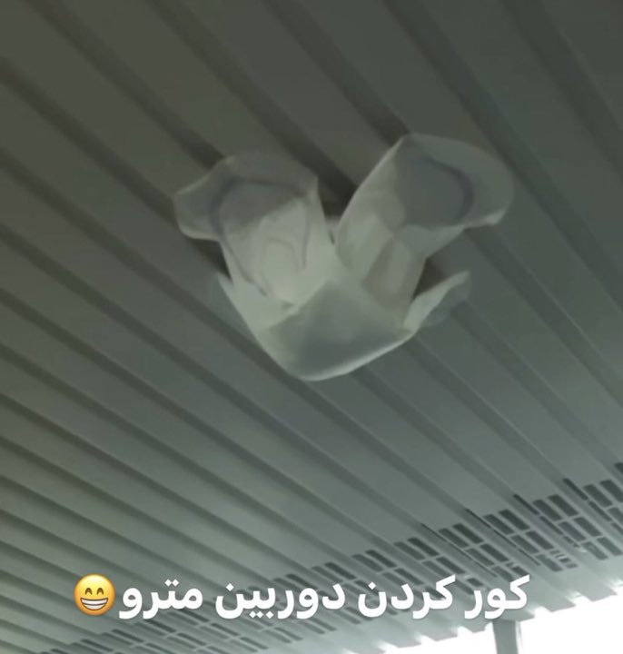 Vahid's tweet photo. تصاویر منتشر شده از 'مسدود کردن دوربین‌های واگن قطار مترو با استفاده از نوار بهداشتی'
#مهسا_امینی https://t.co/JNNXEQiZSX
