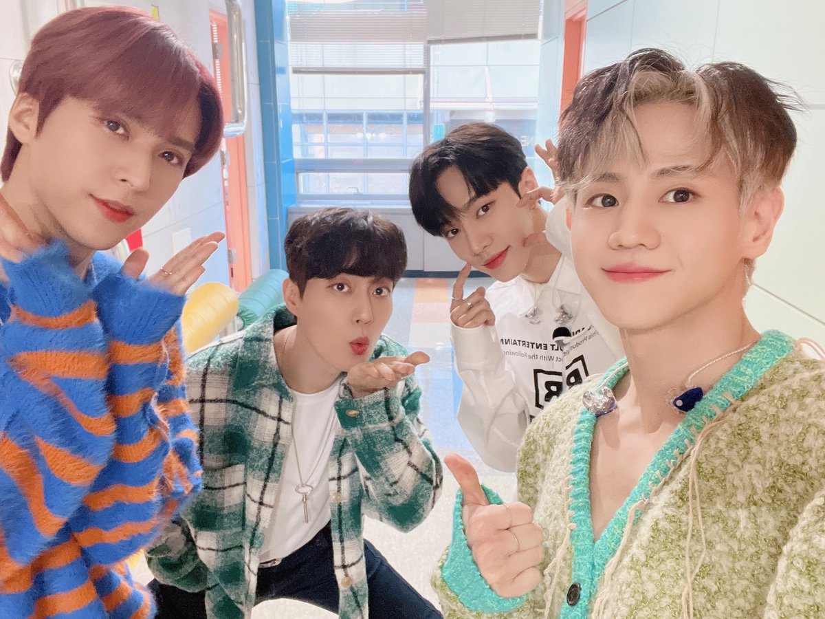 bloglaBANANA's tweet photo. [#ALONE2NDWIN] Los chicos de #HIGHLIGHT #하이라이트 @Highlight_AUent consiguen la segunda victoria para #ALONE.

Ha sido en el programa Show Champion con el tema principal de #AFTER_SUNSET:
👉https://t.co/8nlS2MrrB8

🏆🎶¡Felicidades!🏆🎶 https://t.co/q1oSU54dKK