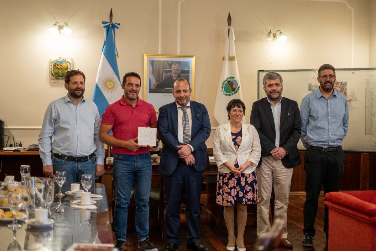 DavidQuirogaCL's tweet photo. Hoy miércoles 16 de noviembre visitamos al Intendente de San Luis, Sergio Tamayo. Se trataron temas de mutuo interés y de los objetivos del Gobierno en Terreno. https://t.co/nweKLdrmaK
