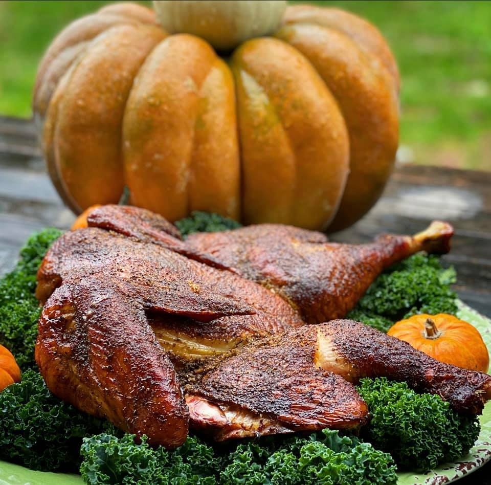 Want to impress your guests this Thanksgiving? Check out our Smoked Turkey and Brine Recipe ➡️  bbqguru.com/recipes/recipe…
We'd love to see how your turkey's turn out so don't forget to tag us! 🦃