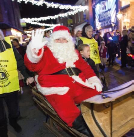 ⭐Santa Parade Saturday 3rd December 5pm⭐

Santa is visiting #Knutsford again this year in our festive parade heading up King Street and Minshull Street into Canute Place! 🎄