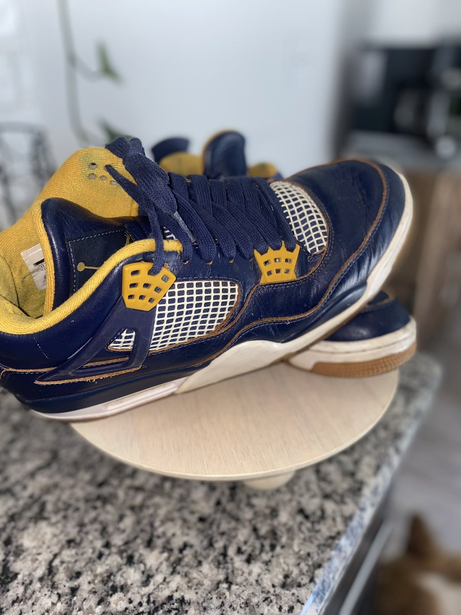 MasterCh1LL's tweet image. The ones that started my collection in 2016 “dunk from above” they now my beaters. Someone was selling on Facebook with receipt said he didn’t like em. I loved them bought em and been growing my collection ever since. Have now acquired many many more. #atmoscollectorsclub  size12