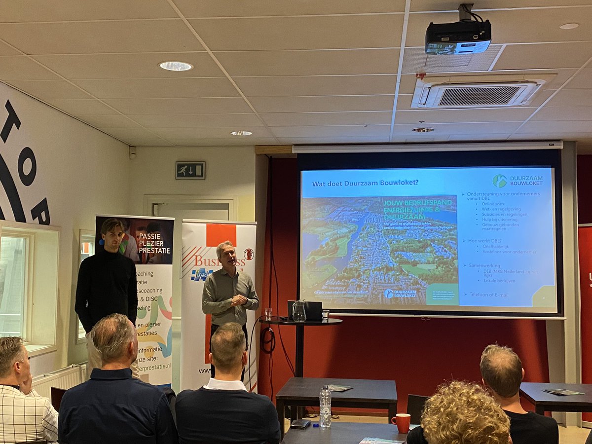 Mees Kaptein en Roel de Groot van Duurzaam Bouwloket zijn de experts op het gebied van verduurzamen en nemen de aanwezigen mee in het verhaal en de reis naar duurzamer ondernemen #duurzaam #duurzaamheid #duurzamerondernemen #duurzaambouwloket