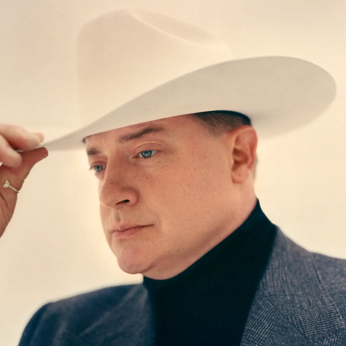 screentime's tweet photo. Brendan Fraser will not attend the #GoldenGlobes if he's nominated

"I will not participate ... because of the history that I have with them. And my mother didn’t raise a hypocrite. You can call me a lot of things, but not that"

(via @GQ) https://t.co/IRWx8mypUS