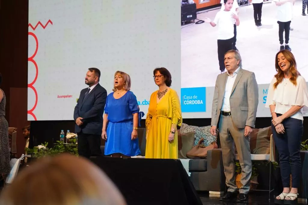 carlosmassei's tweet photo. Desde @GobdeCordoba nos comprometemos a trabajar cada vez más en políticas públicas orientadas a los niños, niñas y adolescentes, al respeto efectivo de sus derechos y a ofrecerles un mundo con mayores oportunidades e inclusión. 💯
#IXCongresoMundial2022
#ProtagonistasdelPresente https://t.co/TU54qtYJf3