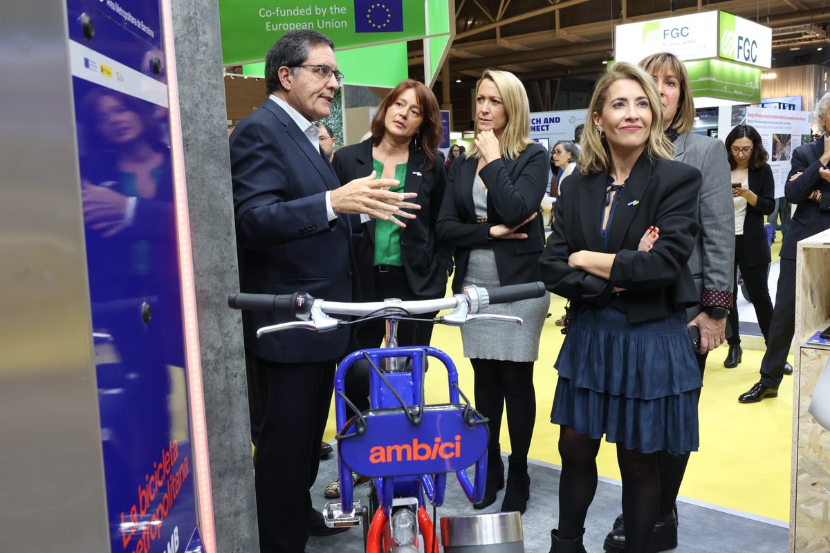 laiabonetrull's tweet photo. Avançar cap a la ciutat del futur passa per una mobilitat sostenible i per apostar decididament pel Transport Públic.
Amb la ministra @raquelsjimenez hem estat visitant l’#SCWEC22 empreses i organitzacions que ho fan possible. https://t.co/rU97lrGaXZ