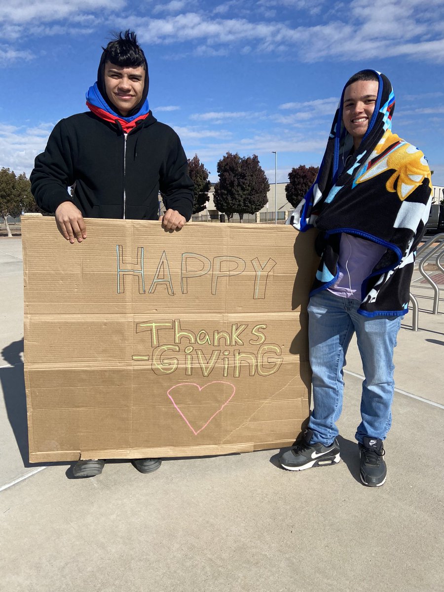 CisClint's tweet photo. Clint high Food Distribution ! Helping the community !! Thank you national honor society and JROTC !!! ππ₯πππ¦ππ
#lions #ciselpaso #epfh #chs #clintcommunity #nhs #jrotc https://t.co/mEZo6RMxZD