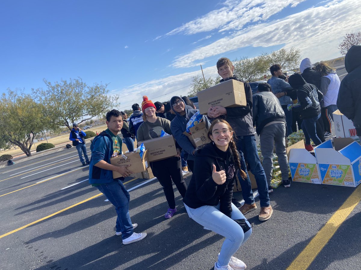 CisClint's tweet photo. Clint high Food Distribution ! Helping the community !! Thank you national honor society and JROTC !!! ππ₯πππ¦ππ
#lions #ciselpaso #epfh #chs #clintcommunity #nhs #jrotc https://t.co/mEZo6RMxZD