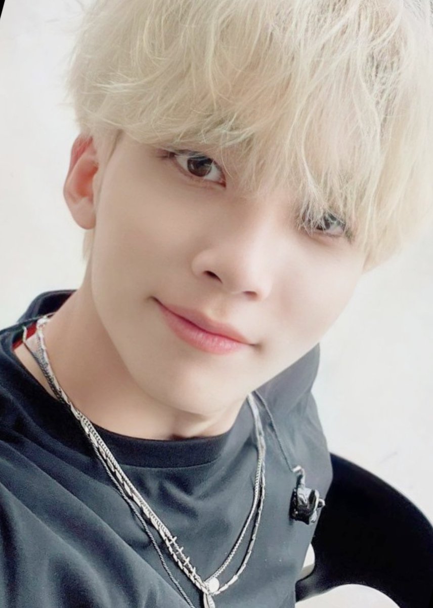 1415Livy's tweet photo. blonde or black we both still slay 
#CSD #CARAT_SELCA_DAY #CaratSelcaDay #JEONGHAN #CARAT #SEVENTEEN @pledis_17 https://t.co/aHVOt0JJcm