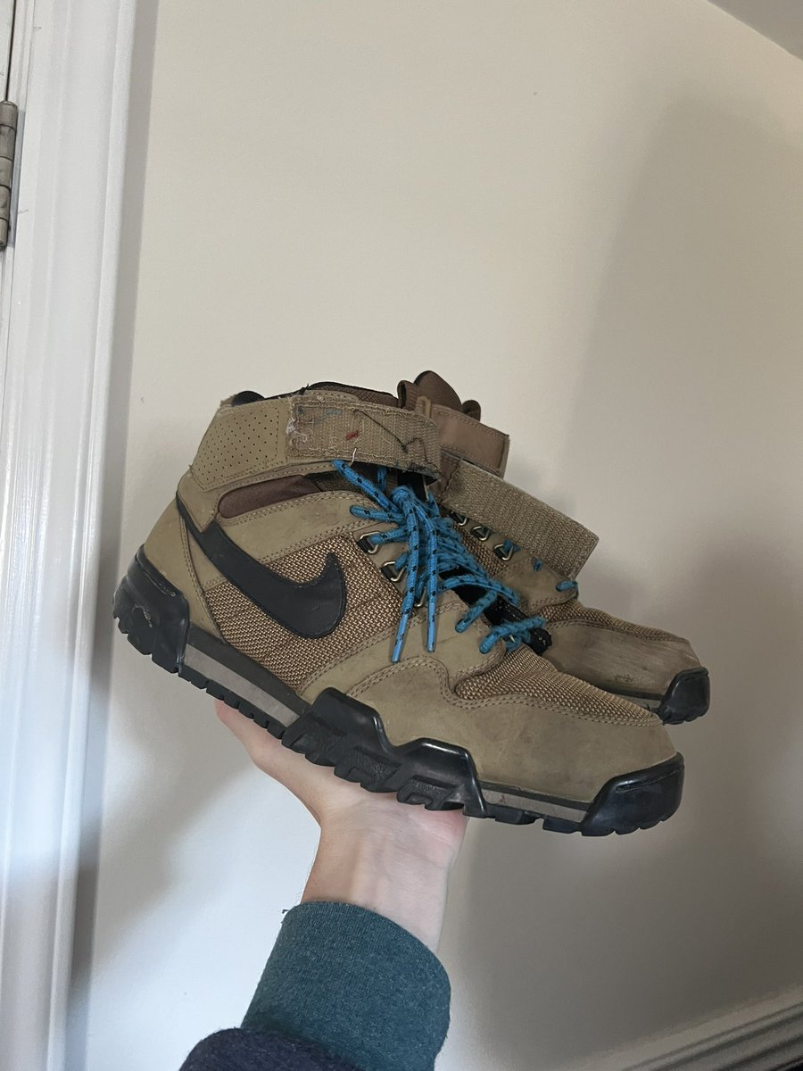 joecast44's tweet photo. @BugzySoDope @atmos_usa Same bro lol. Had these since I was 14, most indestructible Nikes ever made. Air Mogan 2.0s. Have worn them through snow and slush every year for 10 years, it I clean them up they hardly even look worn lol https://t.co/qU46H9Al2S