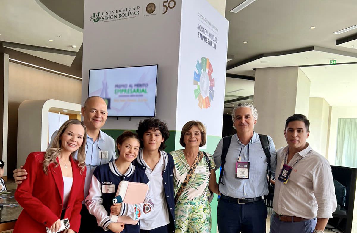 Altamiraedu's tweet photo. ¡Altamira en el #CaribeBiz2022! Nuestra institución estuvo presente en este evento que reunió a más de 100 líderes a nivel internacional, empresarios nacionales y funcionarios del gobierno donde brindaron nuevas perspectivas de la economía en la Costa Caribe.📊📌 https://t.co/dwFWjAusBI