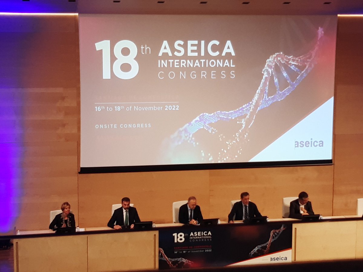 Primer día de #ASEICACongress superado! Gracias por las ponencias tan interesantes, un placer escucharos 🧬🧫

Mañana podéis encontrarnos a <a href="/PaulaGausa/">Paula Gausà Busquets</a> y a mí en nuestros pósters sobre KRAS (#159) y MET (#134) en #NSCLC 🫁 

#lungteam
<a href="/hospitalclinic/">Hospital Clínic</a> 
<a href="/idibaps/">IDIBAPS</a> 
<a href="/NReguart/">Noemi Reguart</a>