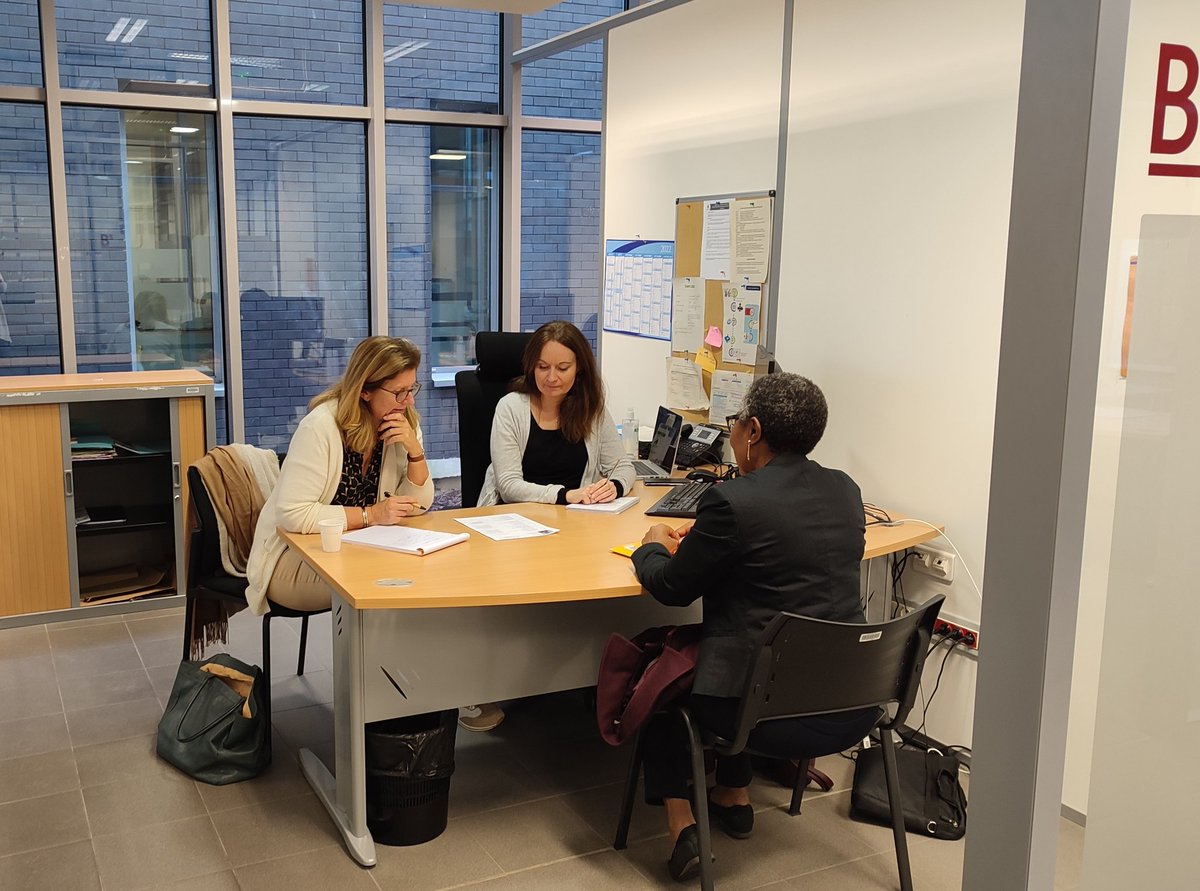 Coraline F. (@cora_pro) on Twitter photo 🎯 Aujourd'hui à l'agence @poleemploi_HDF de #hem , c'était "5 minutes pour convaincre", des simulations d'entretien, en binôme conseiller-recruteur. Un échange bienveillant et très enrichissant🙌#SEEPH2022 <a href="/DomitilleMessPE/">Domitille Messaoudi</a> @cyrom1 <a href="/peixoto_pro/">Karine PEIXOTO</a> <a href="/MarveenPE/">DONSBECK MARVEEN</a> <a href="/myriam__PE/">Myriam.PRO-</a> 🎯 Aujourd'hui à l'agence @poleemploi_HDF de #hem , c'était "5 minutes pour convaincre", des simulations d'entretien, en binôme conseiller-recruteur. Un échange bienveillant et très enrichissant🙌#SEEPH2022 <a href="/DomitilleMessPE/">Domitille Messaoudi</a> @cyrom1 <a href="/peixoto_pro/">Karine PEIXOTO</a> <a href="/MarveenPE/">DONSBECK MARVEEN</a> <a href="/myriam__PE/">Myriam.PRO-</a>