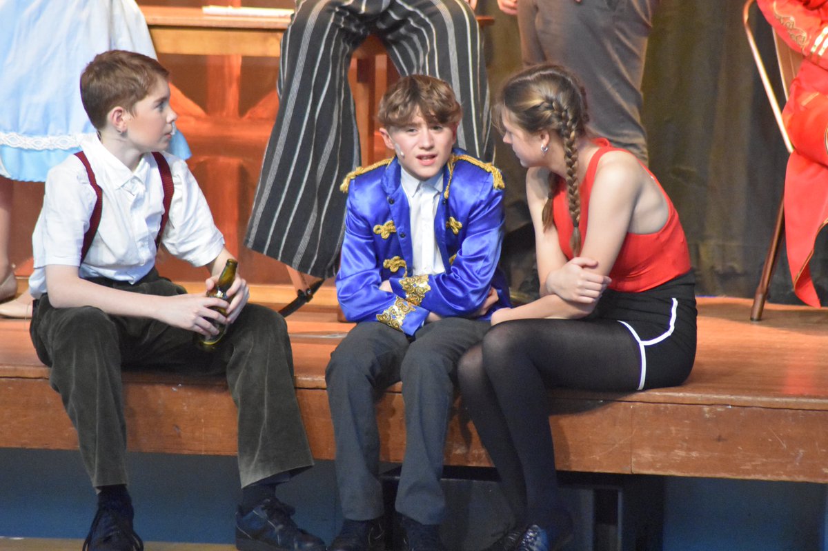 AlcesterAcademy's tweet photo. Just a few images @AlcesterAllstar from our amazing production of The Greatest Showman @AlcesterAcademy this week #soproud https://t.co/UlwTH3LYur