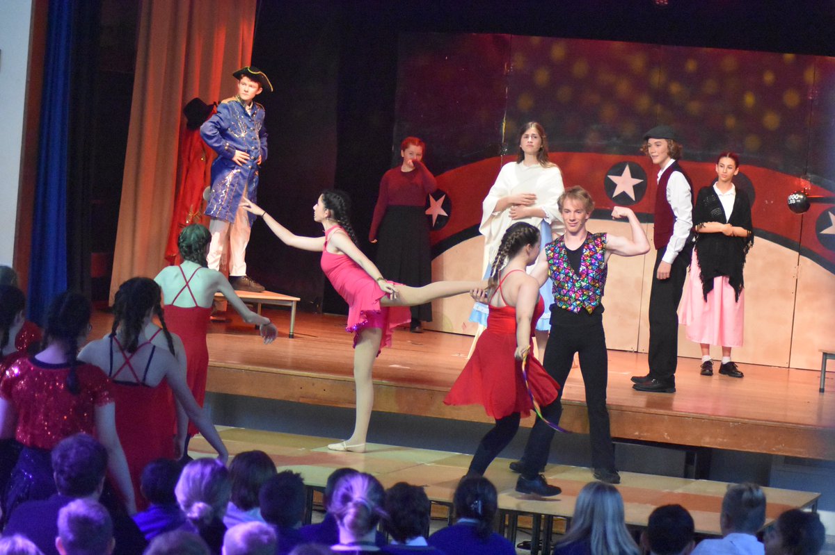 AlcesterAcademy's tweet photo. Just a few images @AlcesterAllstar from our amazing production of The Greatest Showman @AlcesterAcademy this week #soproud https://t.co/UlwTH3LYur