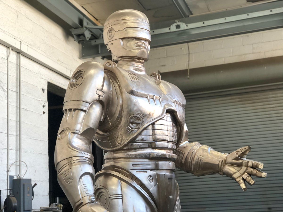 AllanJHoffman's tweet photo. @DrewMikePodcast &amp; @Pro_Duecer Detroit’s massive RoboCop statue may finally see the light of day permanently https://t.co/vwWcgnmEHk https://t.co/AxLot0EEfN