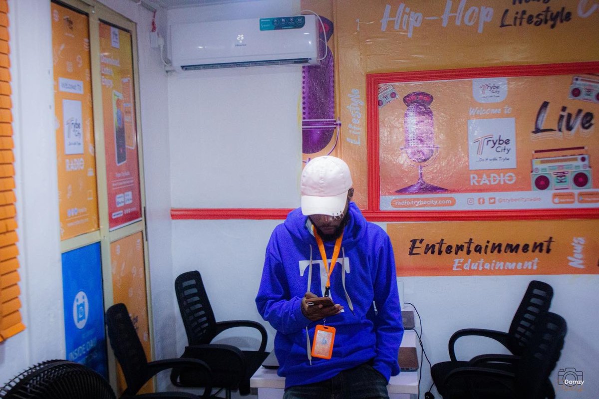 Thetomifresh's tweet photo. Just a young boy constantly doing it with Trybe (@TrybeCity) #OAUTwitter #GRAMMYs #TrybeCity https://t.co/NcqCc20zrt