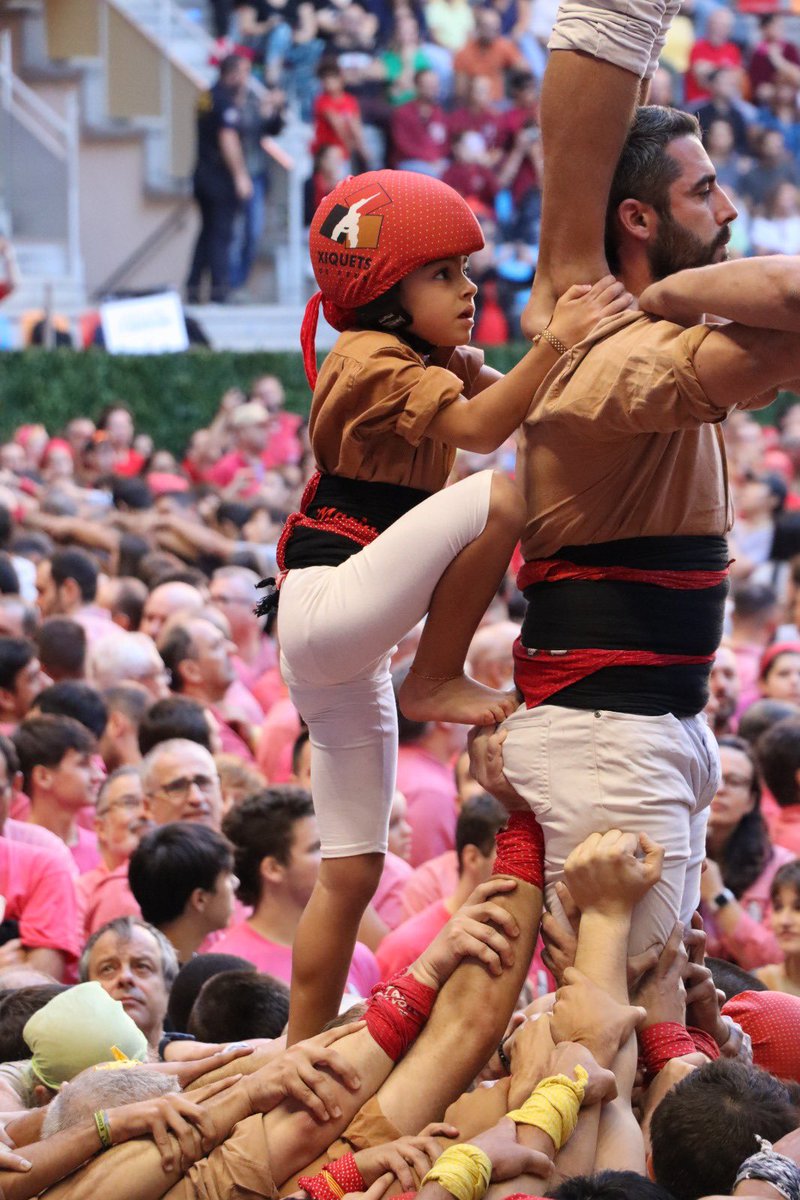 xiquets's tweet photo. 👉 12 anys que els #castells van ser declarats Patrimoni de la Humanitat per la @UNESCO_es 🌰
El fet casteller és una declaració d'intencions a l'amor per la nostra cultura. S'hi suma l'esforç, la tenacitat, la solidaritat i l'orgull de ser casteller.
#sompatrimoni #somcastells https://t.co/9rzwsZh7wq
