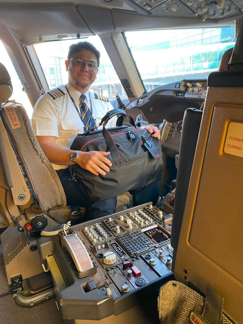Know that msg you hear at touchdown, "Ladies and gentlemen, boys and girls, welcome to Malaysia, and to all Malaysians, welcome home?" 

We don't know which airline Captain Afiq is with, but we're feeling so emo all the same. Thank you for flying our votes home, Captain! DXB-KUL.
