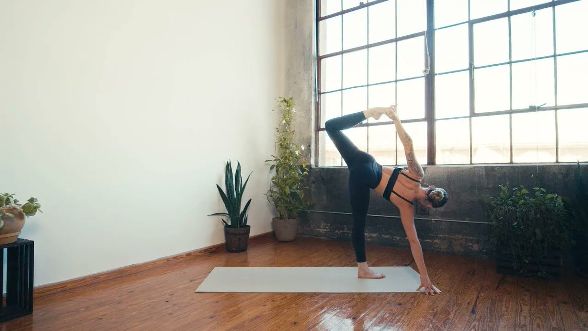 Peace_Cooking's tweet photo. This funky, creative Vinyasa flow with Kaylie Daniels has lots of arm balances, inversions &amp; movements from the front to the back of the mat, all with no equipment ---  50 Minute Creative Intermediate Vinyasa | Arm Balances &amp; Inversions  https://t.co/T7QRSTnr4q https://t.co/DNwTG37D6R