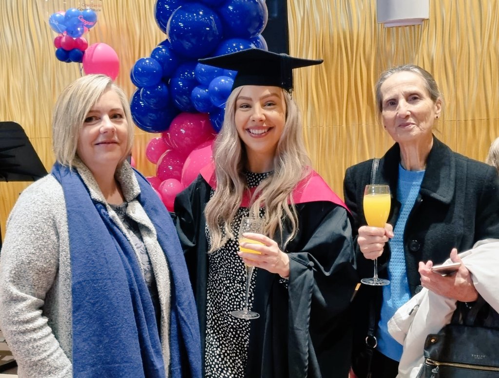 liloldme143's tweet photo. Graduation Day - Slighly later than planned 🥰 @MHLD_SBUHB Fabulous day with some amazing women @JenKriescher @dawngri13157748 @karaknowles15 🎓 https://t.co/TYmDkuaYQz