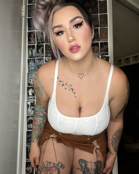 White top cause I&rsquo;m a virgin obv 🥰 😇 https://t.co/33it7SAwlR<a href="/tag/gotmilk"class="tags"><span>#gotmilk</span></a>