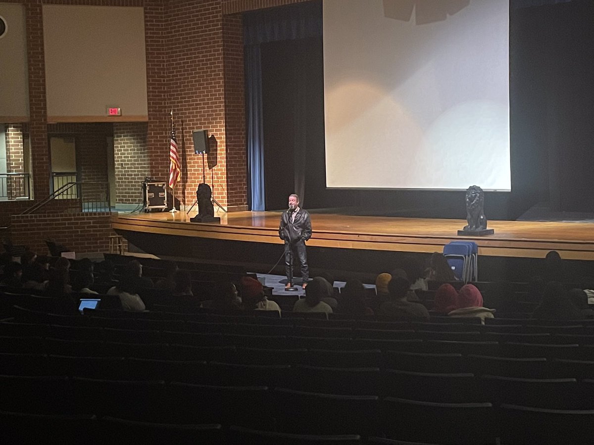 Our students enjoyed a visit and presentation from our Meadowbrook alum and 2022 Bravo Award winner- Bill Bevins (Class of 69)! Thank you for joining us today!