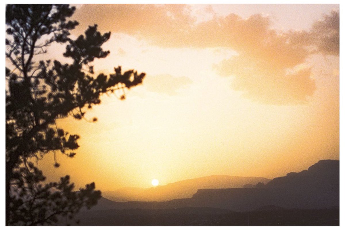 michellefsharp's tweet photo. Sedona sunsets shot on @CineStillFilm 💛 https://t.co/dW9MbCyml0
