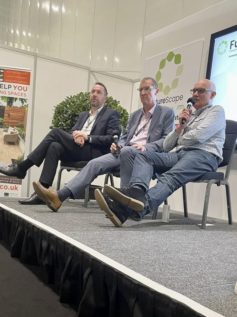 Really enjoyed my time at <a href="/FutureScapeUK/">FutureScape Event</a> today, thanks to <a href="/Jimeljays/">Jim Wilkinson</a> &amp; <a href="/Lisaeljays/">Lisa Wilkinson</a> for the invite. We had a great session discussing employment issues within the industry &amp; what we all can do to overcome them. Nice to meet my fellow panelists John Wyer, Ian Pitkin &amp; Marian Barker