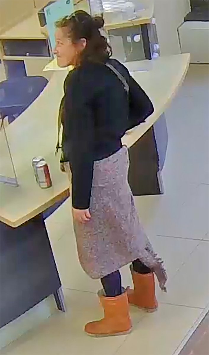OttawaPolice's tweet photo. Suspect to identify in suspicious incident in Centretown.
Info? 613-236-1222 ext 5166.

Suspecte à identifier en lien avec un incident suspect au centre-ville.
Infos? 613-236-1222 poste 5166

https://t.co/5E1AlznWj6

#ottnews #ottnouvelles https://t.co/Eq61um4zj9
