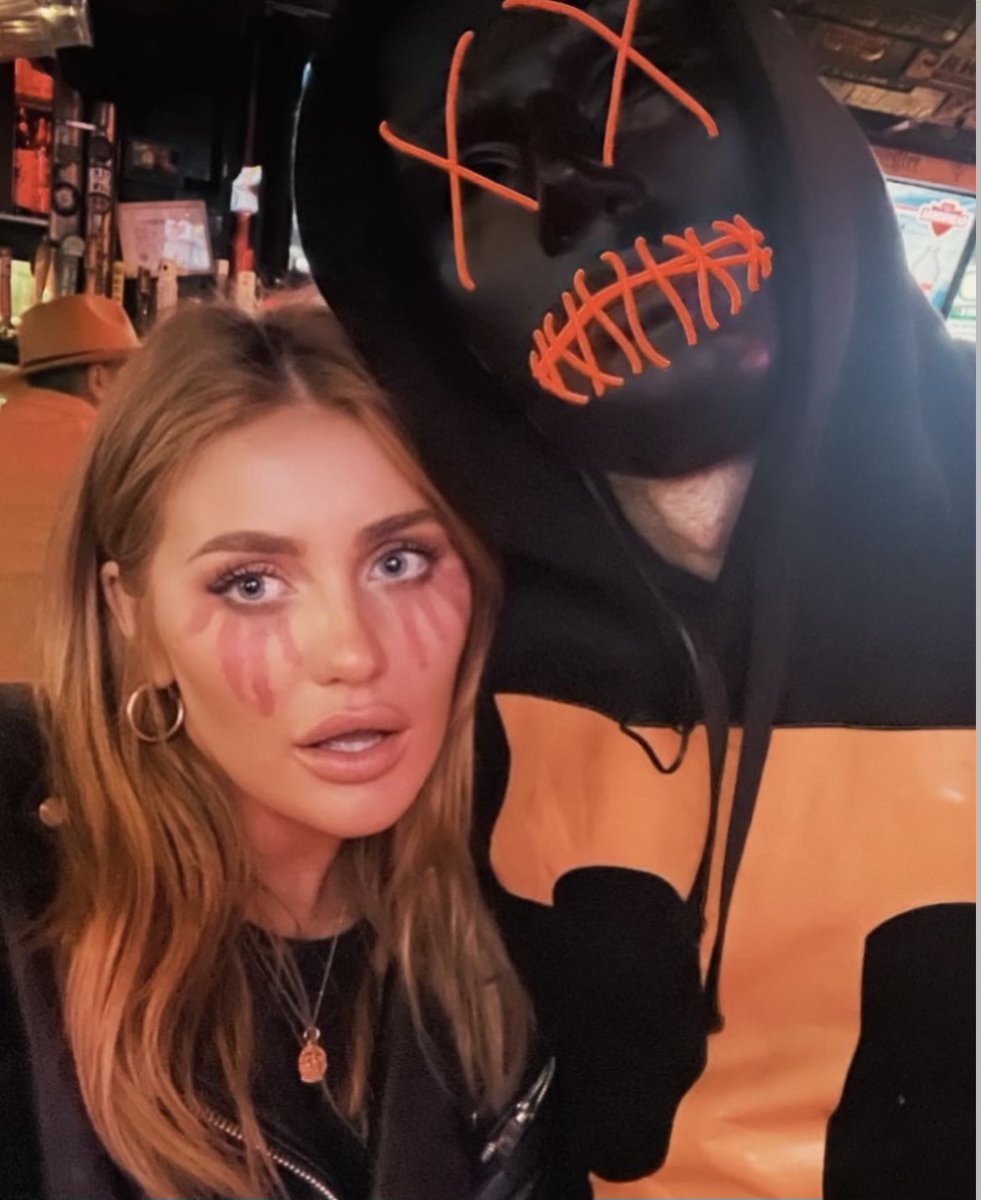 eloise's tweet image. updating ✨🍂🌊