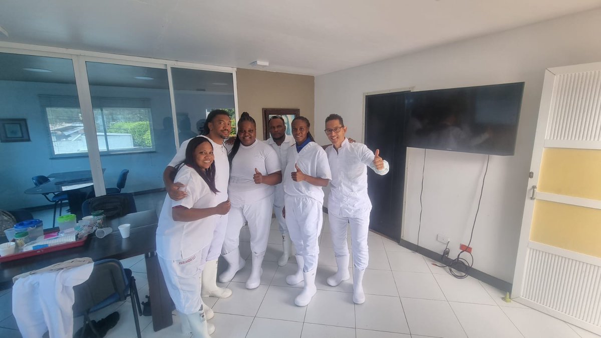 Tekprosa1978's tweet photo. Nos encanta recibir visitas como esta, clientes de Islas Vírgenes. Aprendiendo, reconociendo, asesorando, y creciendo juntos. Eso somos, Responsabilidad con el procesamiento Avícola.
#Tekpro #avicola #Islasvirgenes https://t.co/7j5SNVX0Du