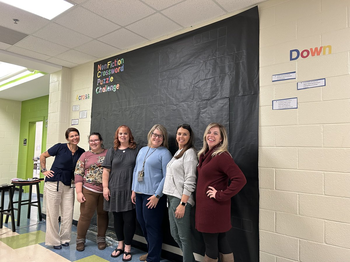 EABLeon's tweet photo. Literature IS larger than life when motivating Ss @PorterRidgeMSNC to be knowledgeable & comfortable with academic voc. #PLC7ELA #learningisfun #gradelevelcompetition @UCPSNC @AGHoulihan https://t.co/a28wwhG1m6