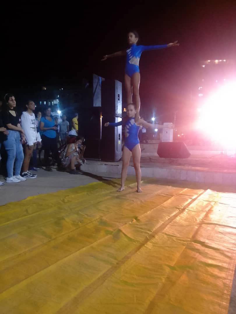 cirabanacircus's tweet photo. Festejando el 503 aniversario de nuestra capital en el Parque Maceo...
Dúos Urras, Omega y Asle, los malabares de Joel, las contorsiones de Liam, todos de nuestra Sección Infantil...
#cirabanacircus #circuslife #circus #jugling #acrobaciaplastica #malabares #contortion #Cuba https://t.co/nk57ZdS16x