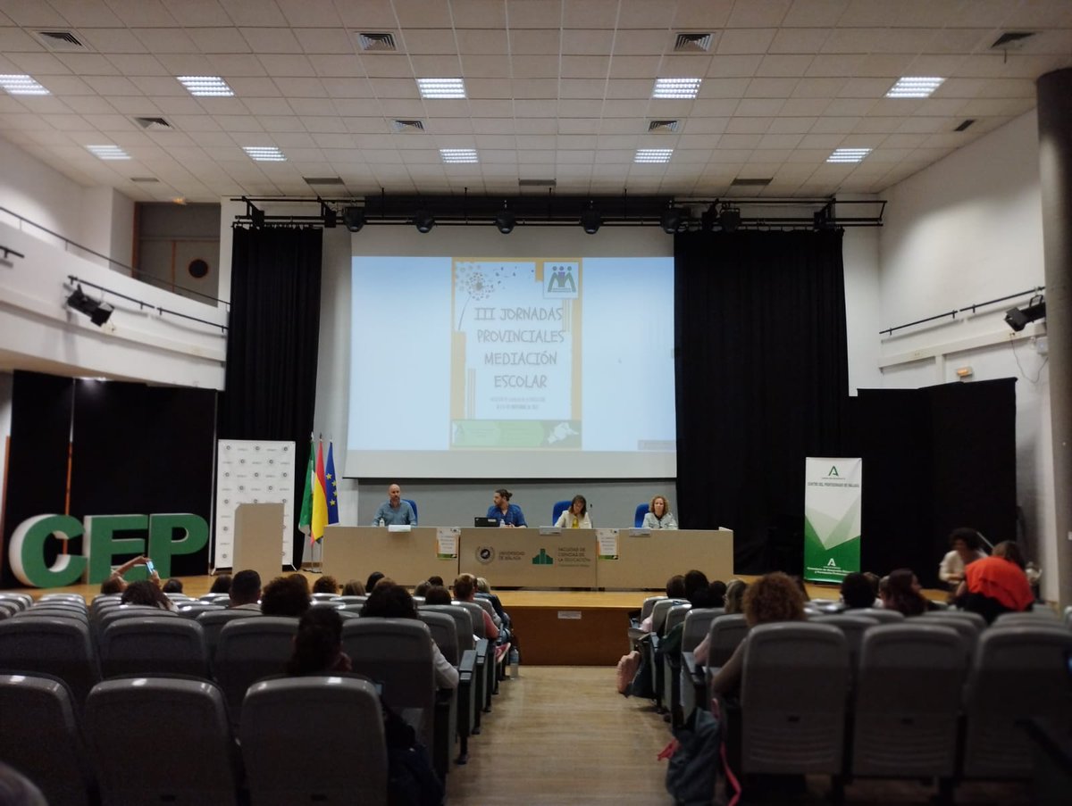 Red_Mediacion's tweet photo. #malagamediando en la primera tarde con ponencia y talleres en las III Jornadas de Mediación Escolar en la provincia de Málaga. Gran acogida del profesorado 👏👏 https://t.co/ogBnf1E3HI