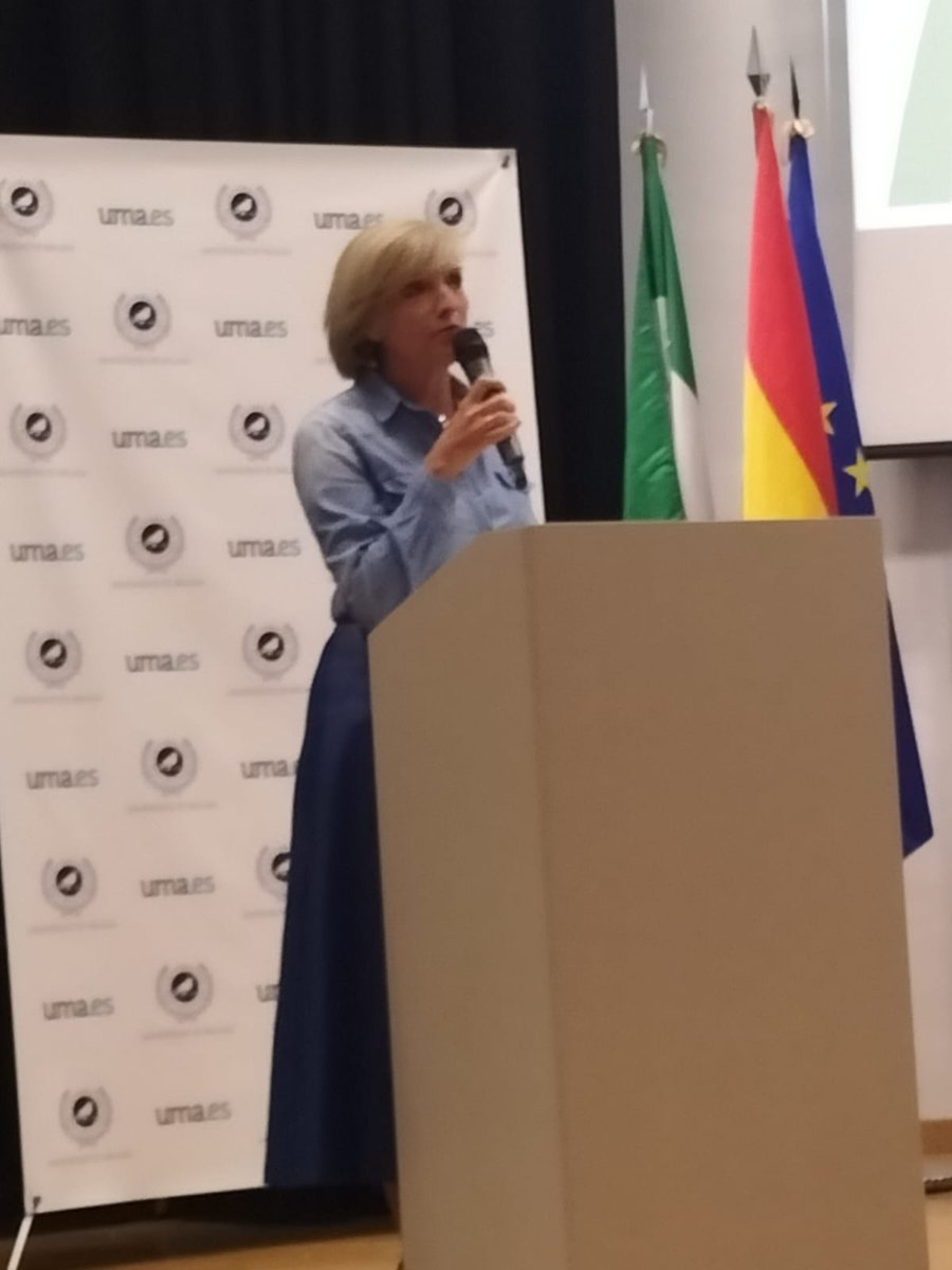 Red_Mediacion's tweet photo. #malagamediando en la primera tarde con ponencia y talleres en las III Jornadas de Mediación Escolar en la provincia de Málaga. Gran acogida del profesorado 👏👏 https://t.co/ogBnf1E3HI