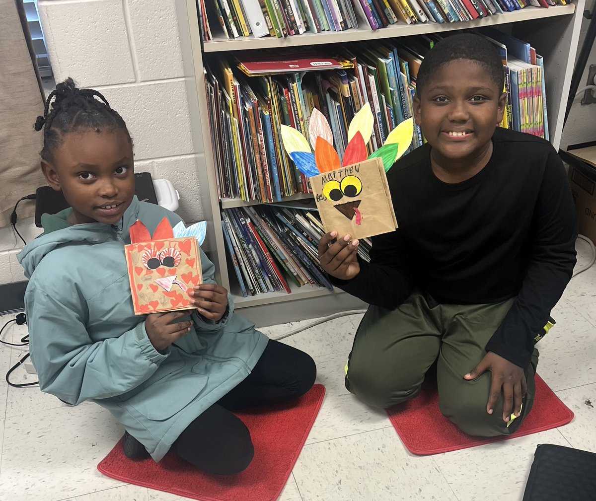 SmithJama's tweet photo. We published and shared our Thankful books today. #MightyMustangs @DCS_Overpark https://t.co/8BTbfFmAhO