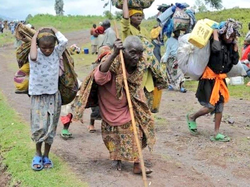 Mulunda_JC's tweet photo. En peuple pacifique et hospitalier, le congolais n’a aucun intérêt à s’attaquer à la communauté internationale, au contraire, il reconnaît son appartenance à cette communauté et lui demande juste recevabilité et justice. Ça fait mal de voir ces images. Je n’ai pas eu sommeil 😡😭 https://t.co/2hqJRVE596