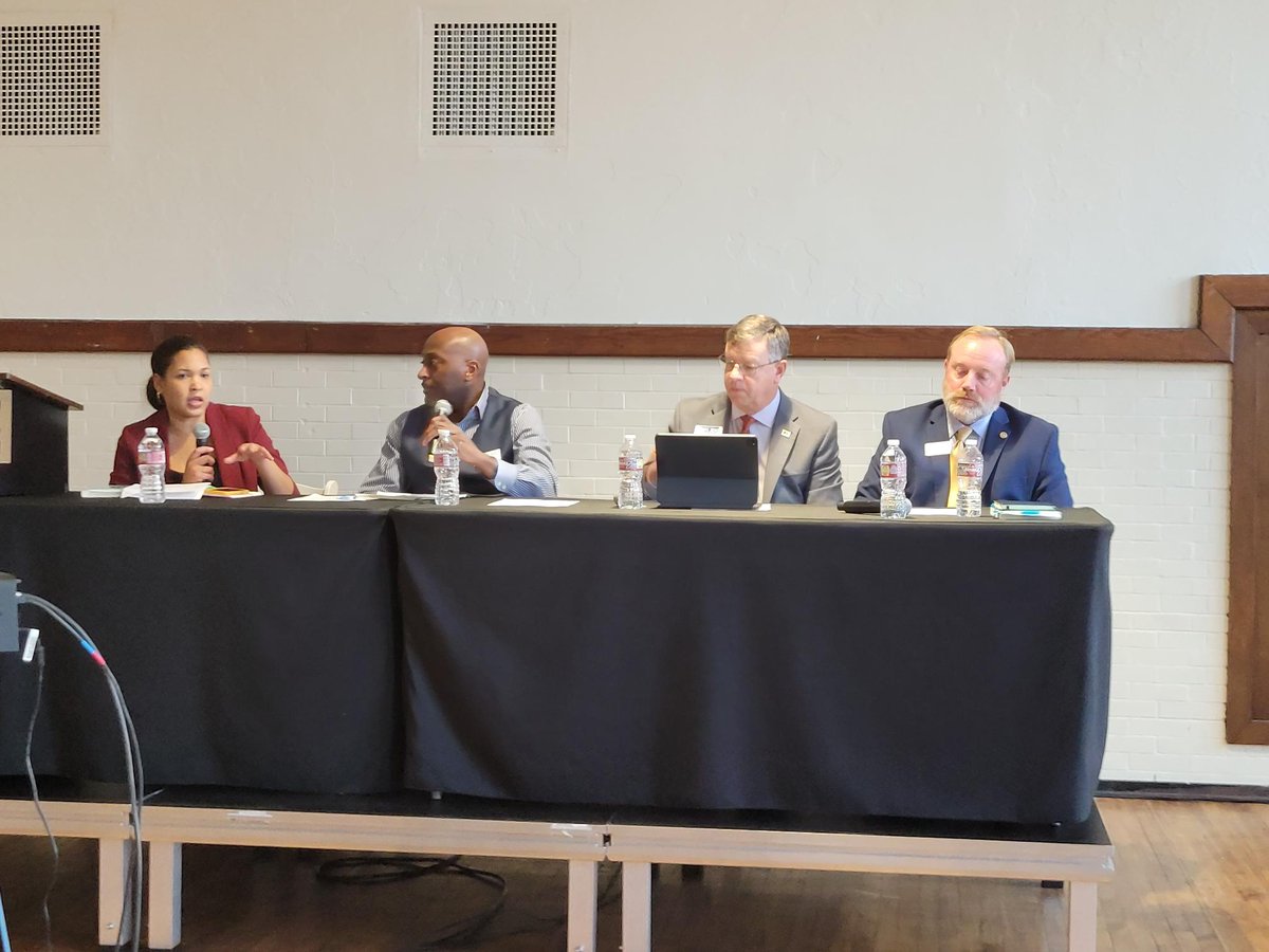 MARCKCMetro's tweet photo. Local leaders share their perspective on challenges facing workforce development across the#KCregion at the 12th annual #KCWorkforceSummit.
@KCRising @DeBruceFound @KcScholars #GradforceKC #RWIN https://t.co/02oEWic8dm