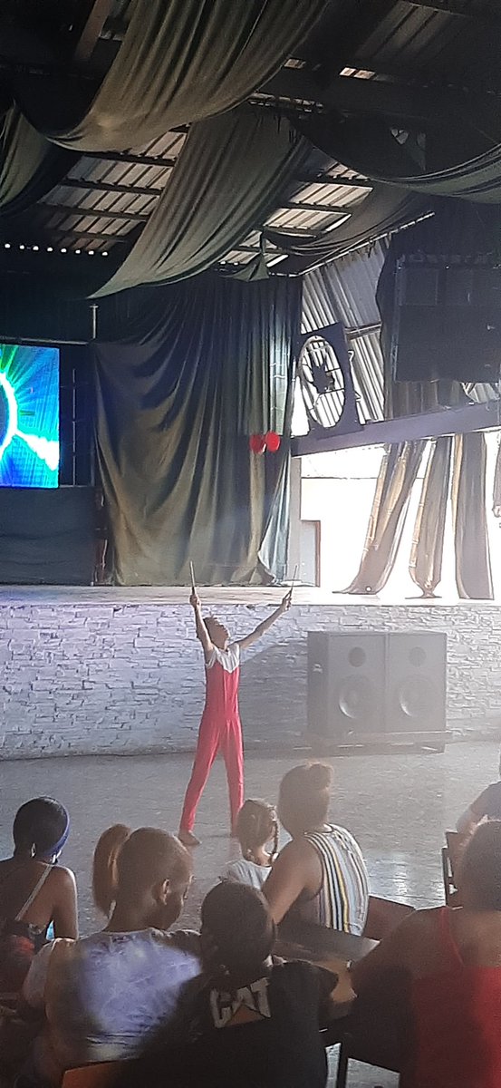 cirabanacircus's tweet photo. Estreno de Yordanis en malabares con diábolo en La Herradura de Boyeros..
#cirabanacircus #circuslife #circus #jugling #malabares #diabolo #Cuba #vamospormas2022 https://t.co/hc6utKVrdj