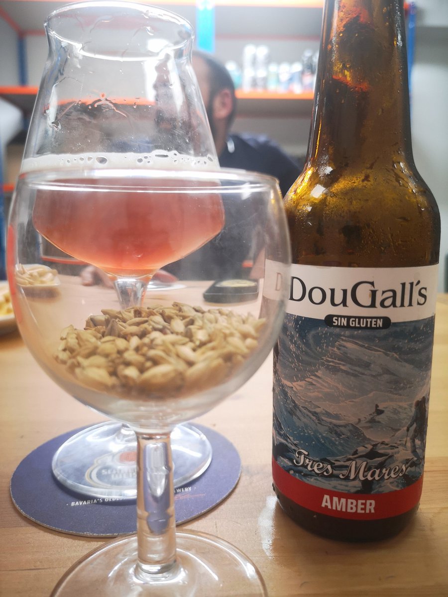 viajerosalblog's tweet photo. 🤪🍻🧀🔝 Ayer tocaba visita a los cracks de @LaBIRRAtorium #LaBirratorium, con una espectacular cata de #cerveza #beer @CervezaDougalls #CervezaDougalls con Andrew, y #quesos cántabros #craftbeer #spanishcraftbeer #IPA #APA #Amber #InperialStout #Pilsen. https://t.co/nMRzdEgHzb