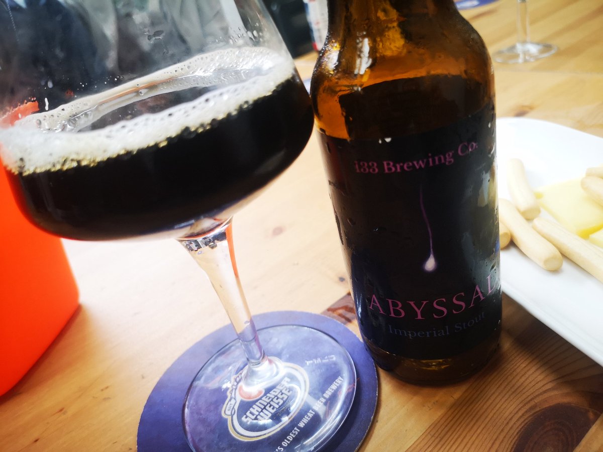 viajerosalblog's tweet photo. 🤪🍻🧀🔝 Ayer tocaba visita a los cracks de @LaBIRRAtorium #LaBirratorium, con una espectacular cata de #cerveza #beer @CervezaDougalls #CervezaDougalls con Andrew, y #quesos cántabros #craftbeer #spanishcraftbeer #IPA #APA #Amber #InperialStout #Pilsen. https://t.co/nMRzdEgHzb
