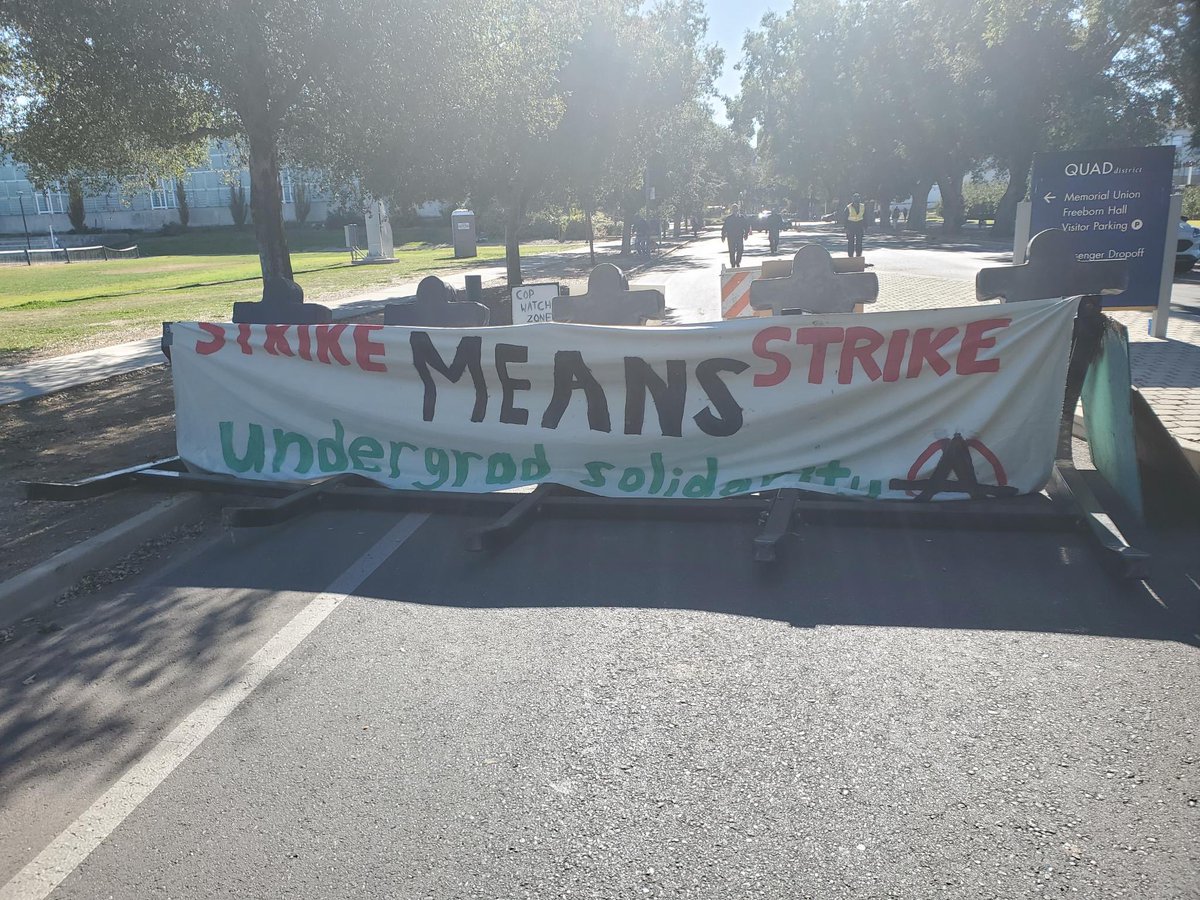 UCDavis_COC's tweet photo. it appears that the barricade is back for day 3! https://t.co/anT9R158at