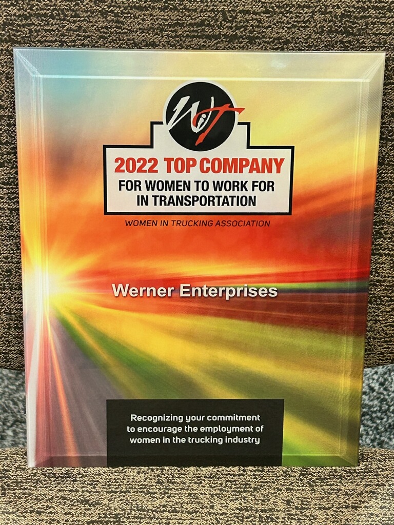Derek_Leathers's tweet photo. For the 5th consecutive year, we are proud to be selected as a Top Company for Women to Work for in Transportation by @WomenInTrucking!
At Werner, we are privileged to have a female driver workforce that nearly doubles the national average! #WernerPride https://t.co/jGSajuVKBr https://t.co/qt9tGJoj0I