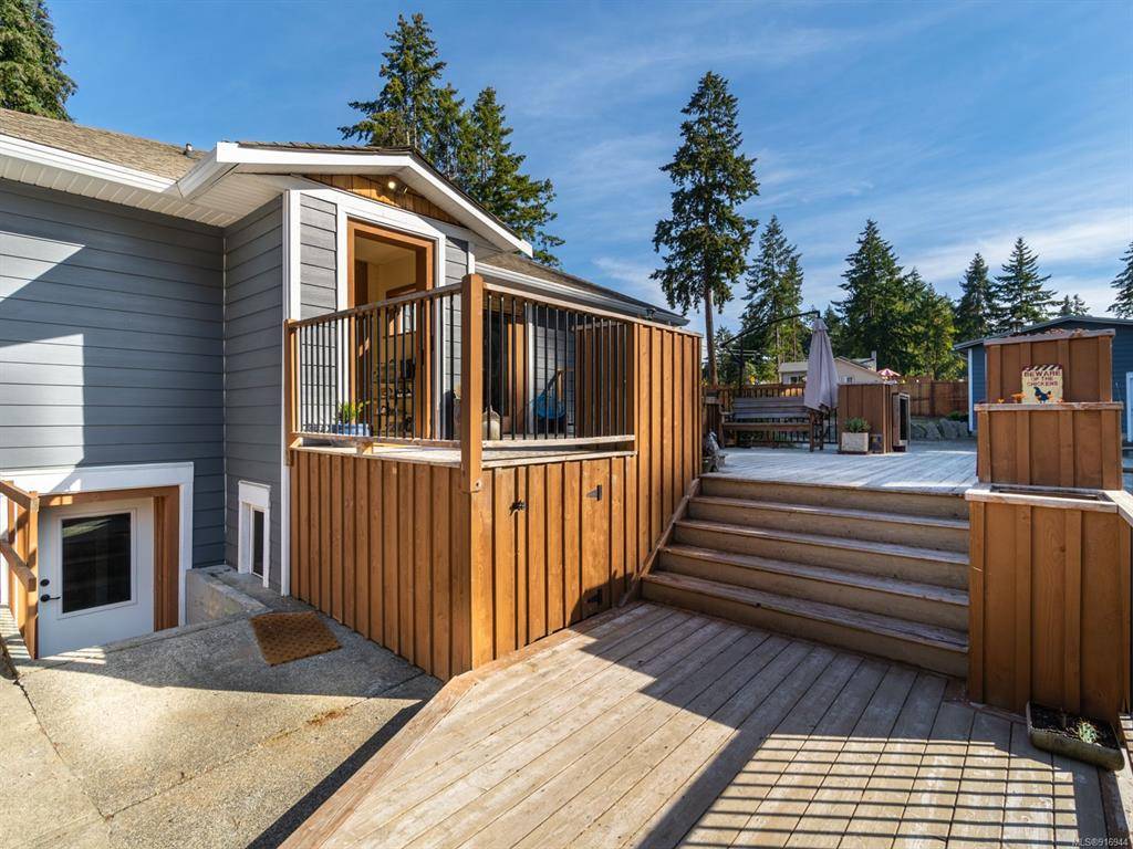 islandagent's tweet photo. New Listing Price: $749,000
1999 Cedar Rd, Nanaimo, BC is a fantastic property situated on 1 acre, within walking distance to cedar village, with 2 shops &amp; 3 bedrooms and 2 bathrooms. See more here: https://t.co/GdGoGtmjWI https://t.co/qTmfavT8JI