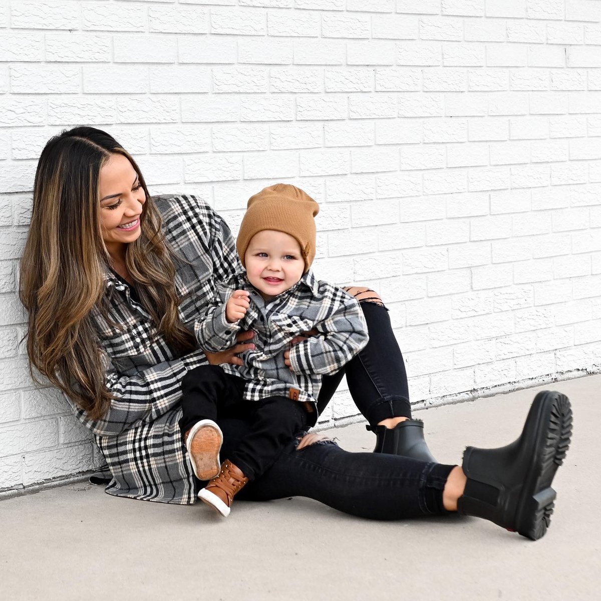 shopChooka's tweet photo. @kristinaandco_ showing her #chookastyle in our exclusive faux fur lined Chelsea Boot at @samsclub 

Perfect for addition to any cozy outfit for family photos, holiday shopping, or simply running errands 

https://t.co/rTcwQZHqyS https://t.co/bLg1llOVPW