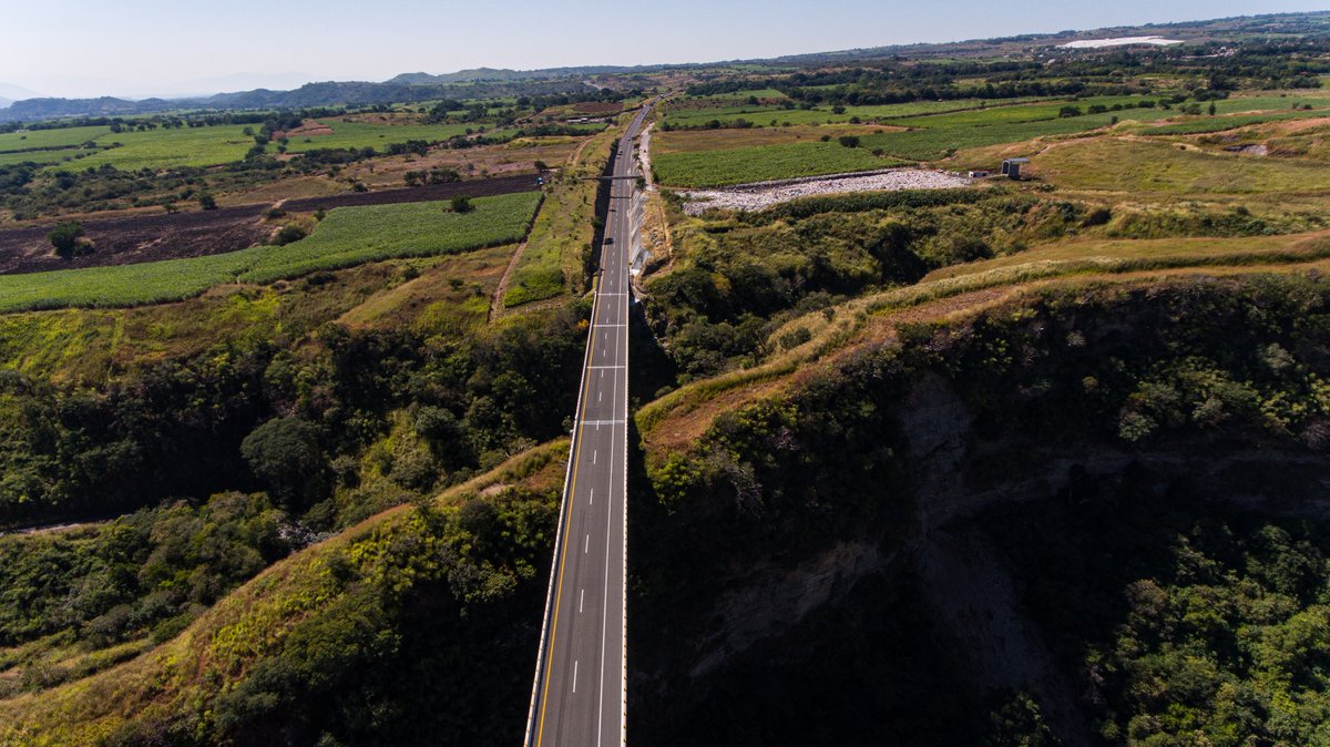 indira_vizcaino's tweet photo. Los beneficios son evidentes: se reducen de manera importante los tiempos de traslado, disminuyen los riesgos de accidentes y ahora son más competitivas las rutas que llegan y se van desde el Puerto de Manzanillo. 🛣️🚗 https://t.co/LStkTVGxT1
