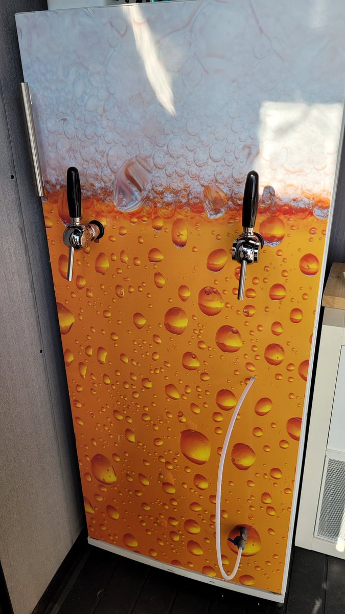 Kegerator en marcha!!!! Gracias por las fotos enviadas de <a href="/Homebrewruben/">Ruben</a> y <a href="/JaNaGaLl/">Javier Navarro</a> Realmente fácil de montar y muy efectivo. Hoy lo he montado todo...mañana lo estreno!! Salud cerveceros!