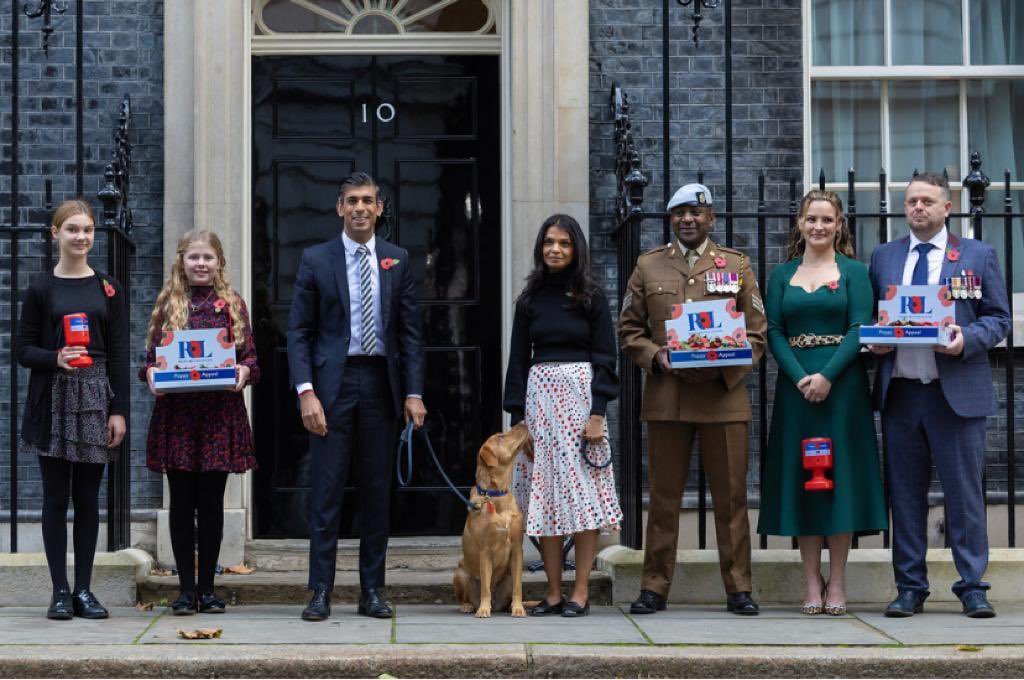 LWC_JuniorHouse's tweet photo. Our very our Imogen (yr1) provided the poppies for the PM and staff at No.10 and was also part the Poppy Appeal for the Royal British Legion. Well done, Imogen #RemembranceDay #LWC #LWC1stForm #JuniorHouse https://t.co/Wxni9RR5sl
