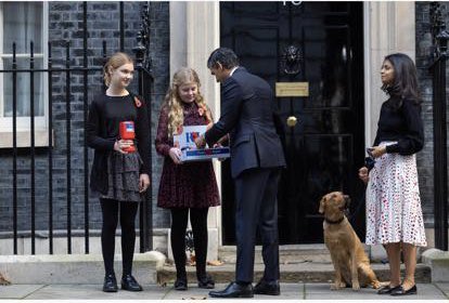 LWC_JuniorHouse's tweet photo. Our very our Imogen (yr1) provided the poppies for the PM and staff at No.10 and was also part the Poppy Appeal for the Royal British Legion. Well done, Imogen #RemembranceDay #LWC #LWC1stForm #JuniorHouse https://t.co/Wxni9RR5sl